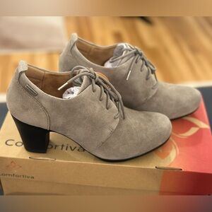 Comfortiva Neacy laceup heeled Oxford booties, gray waterproof suede, (8M), NWT